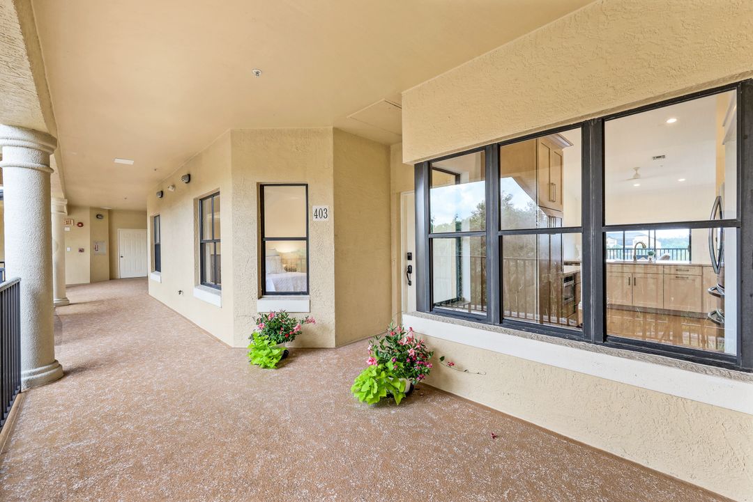 195 Vintage Cir #403, Naples, FL 34119