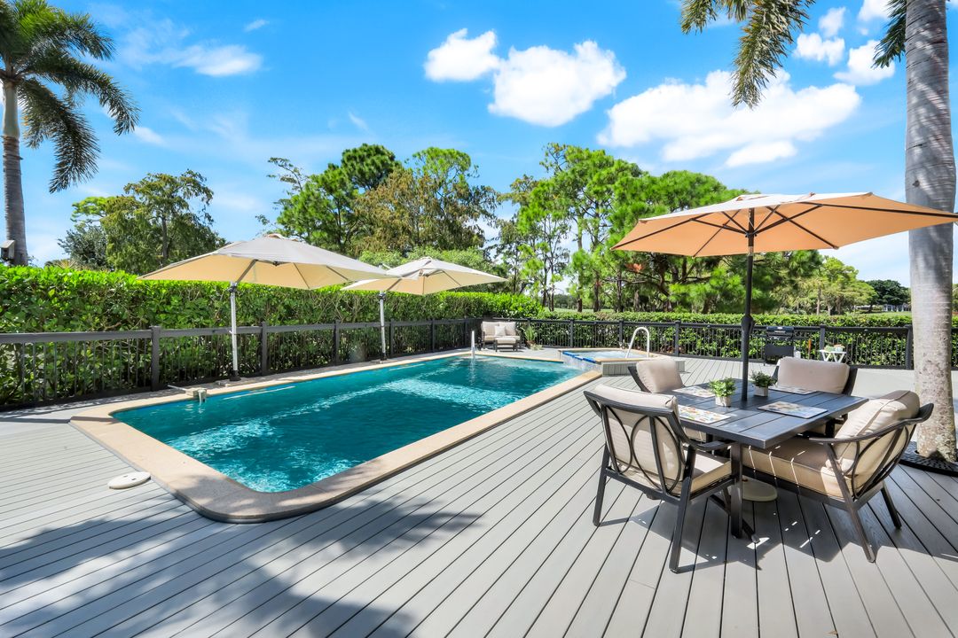 28 Golf Cottage Dr, Naples, FL 34105