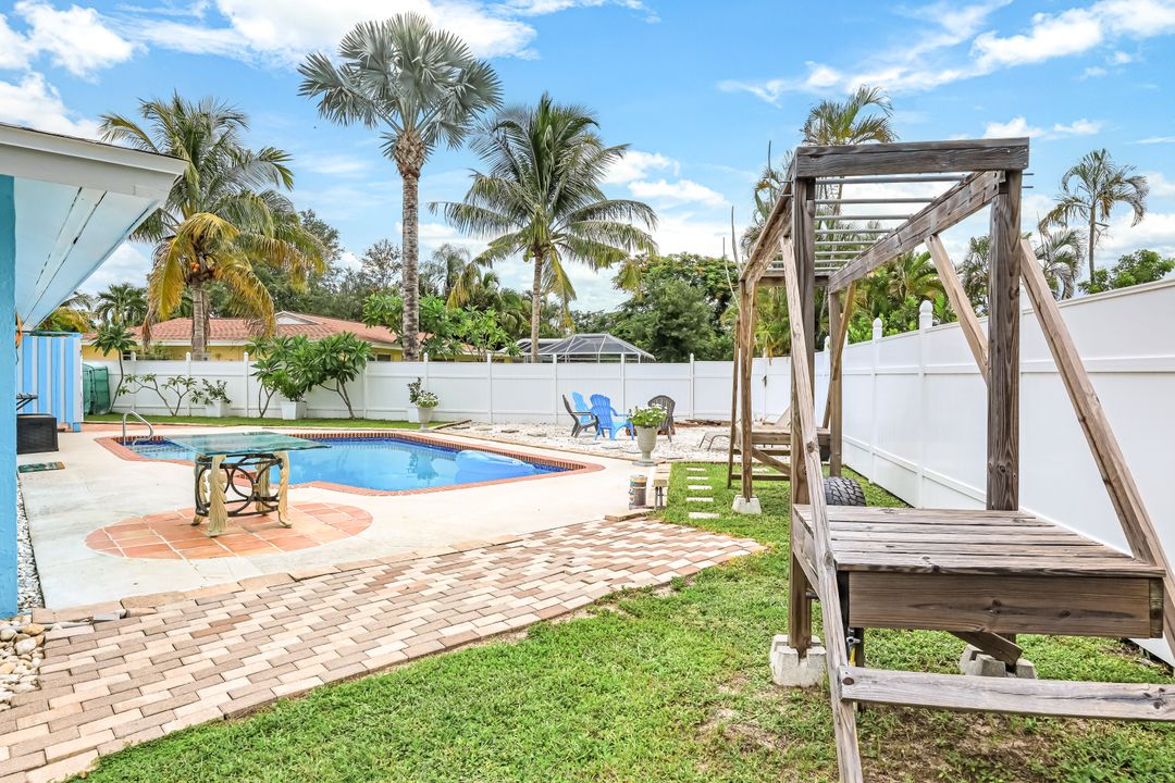 1683 S Hermitage Rd, Fort Myers, FL 33919