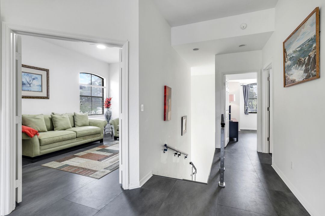 178 Vintage Cir # M-202, Naples, FL 34119