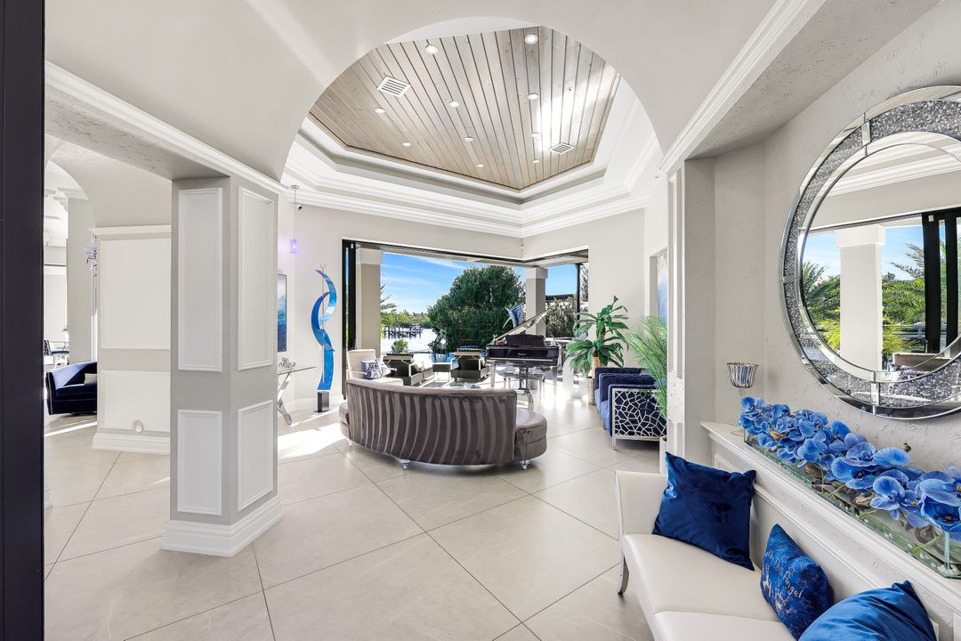 1518 Hermitage Ln, Cape Coral, FL 33914