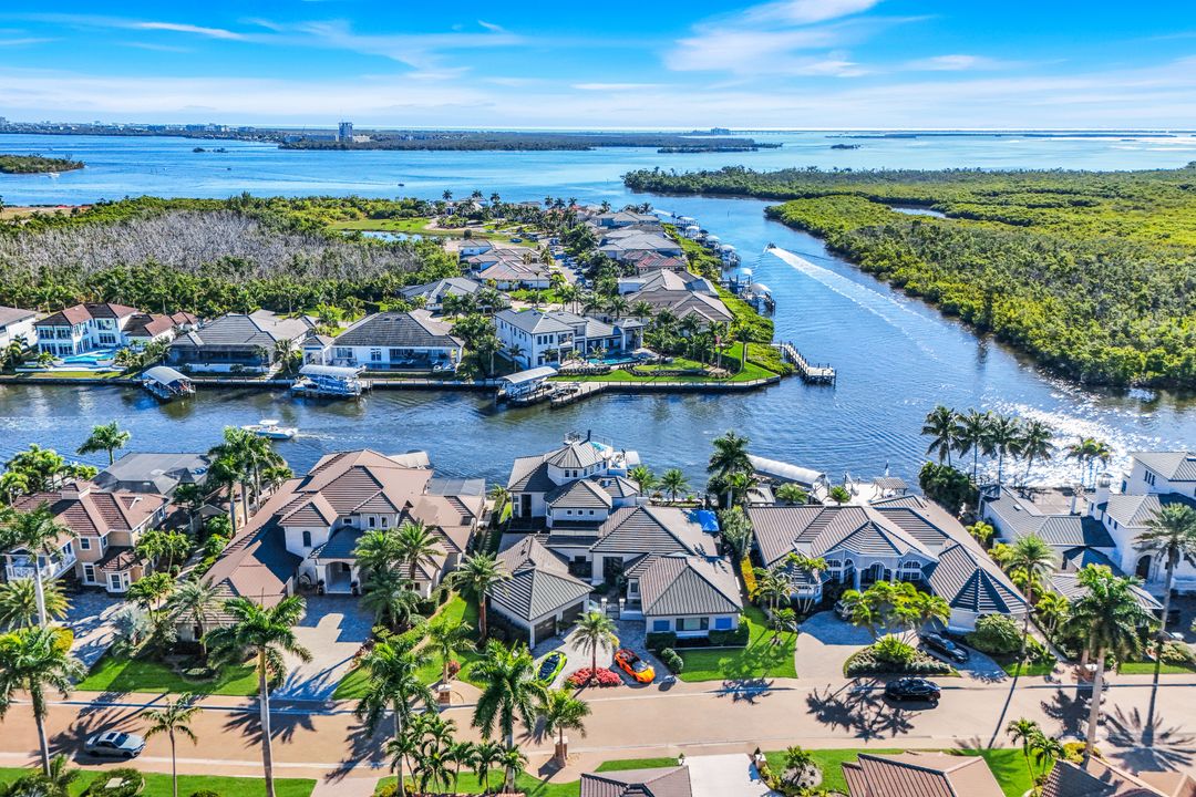 1518 Hermitage Ln, Cape Coral, FL 33914