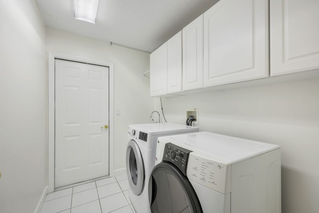 2237 Heritage Greens Dr, Naples, FL 34119