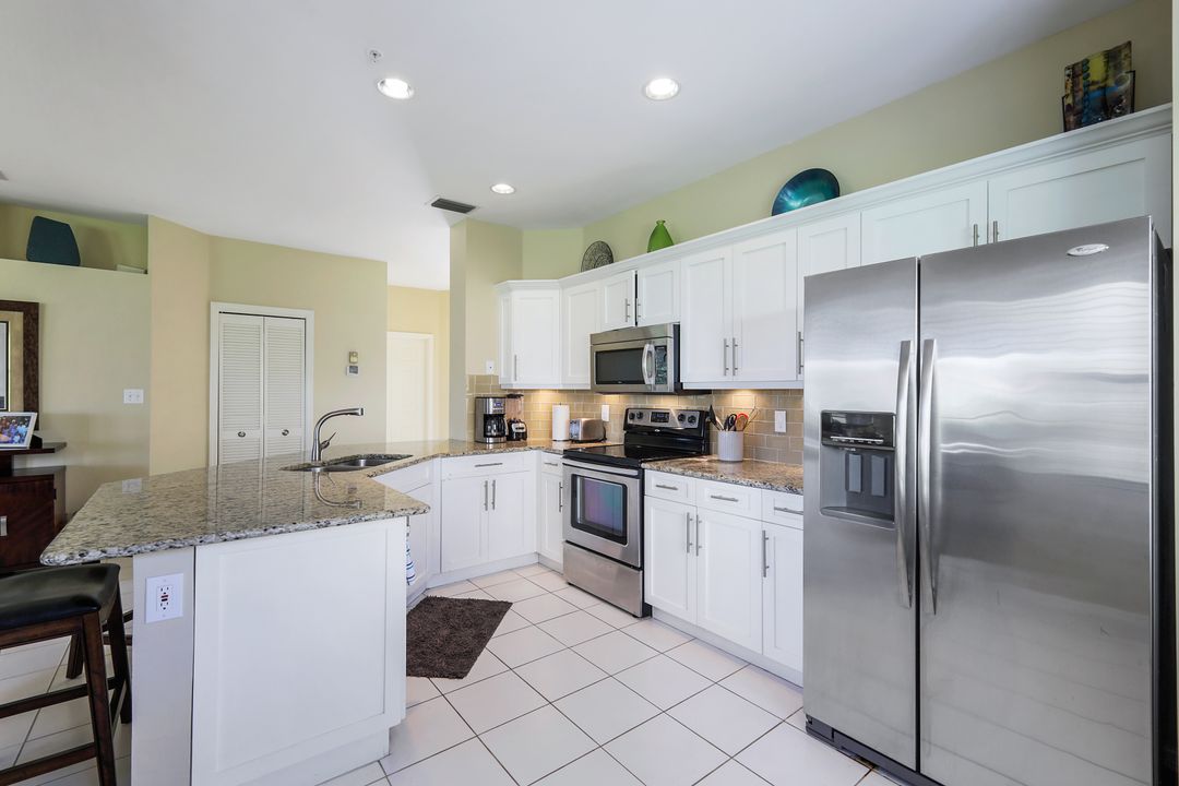 220 Vintage Cir #B101, Naples, FL 34119