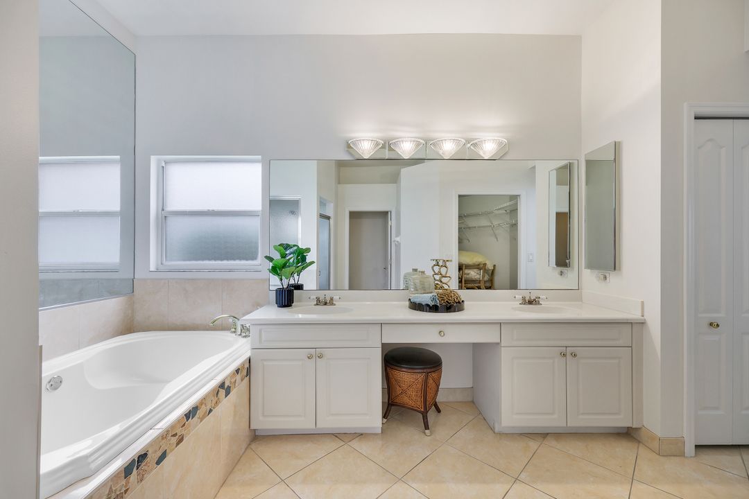 2237 Heritage Greens Dr, Naples, FL 34119