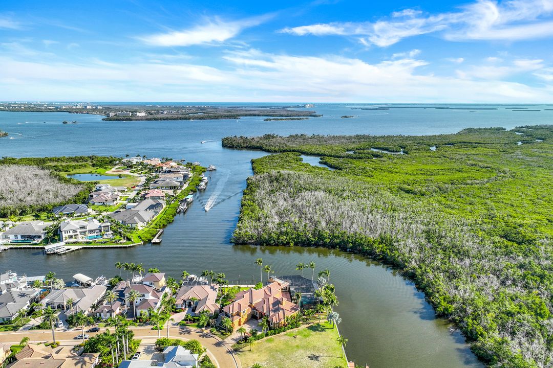 1532 Hermitage Ln, Cape Coral, FL 33914