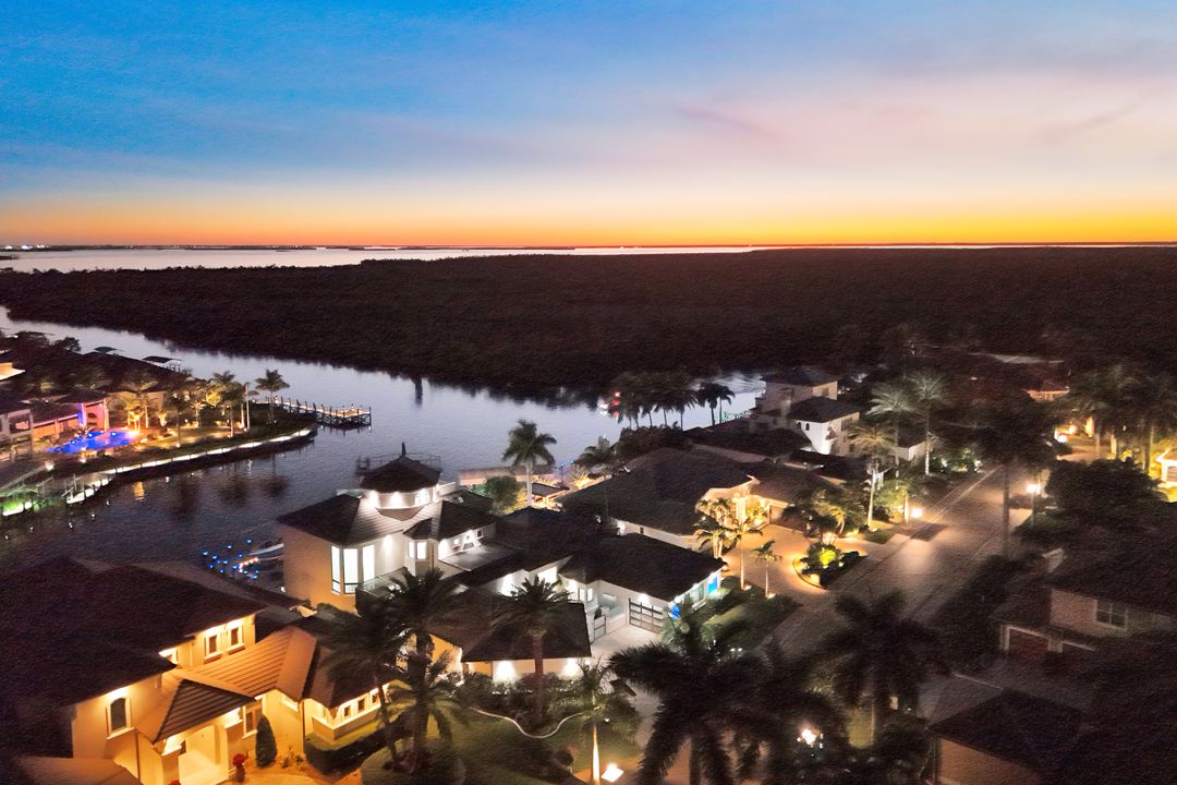 1518 Hermitage Ln, Cape Coral, FL 33914