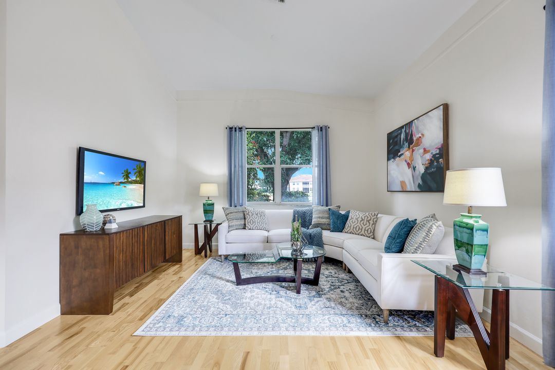 2237 Heritage Greens Dr, Naples, FL 34119