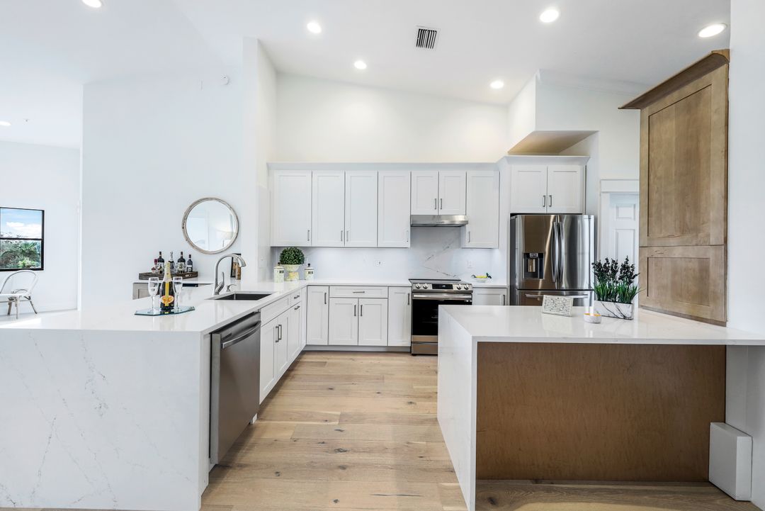 195 Vintage Cir #403, Naples, FL 34119