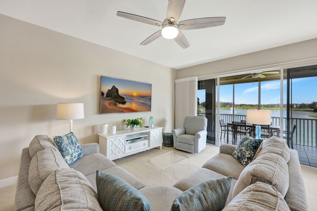 689 Vintage Reserve Cir #15D, Naples, FL 34119