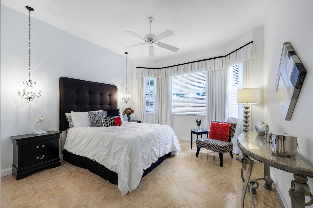 2237 Heritage Greens Dr, Naples, FL 34119