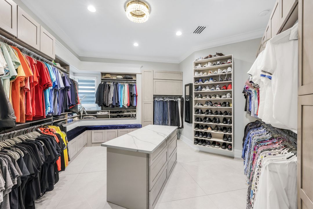 1518 Hermitage Ln, Cape Coral, FL 33914