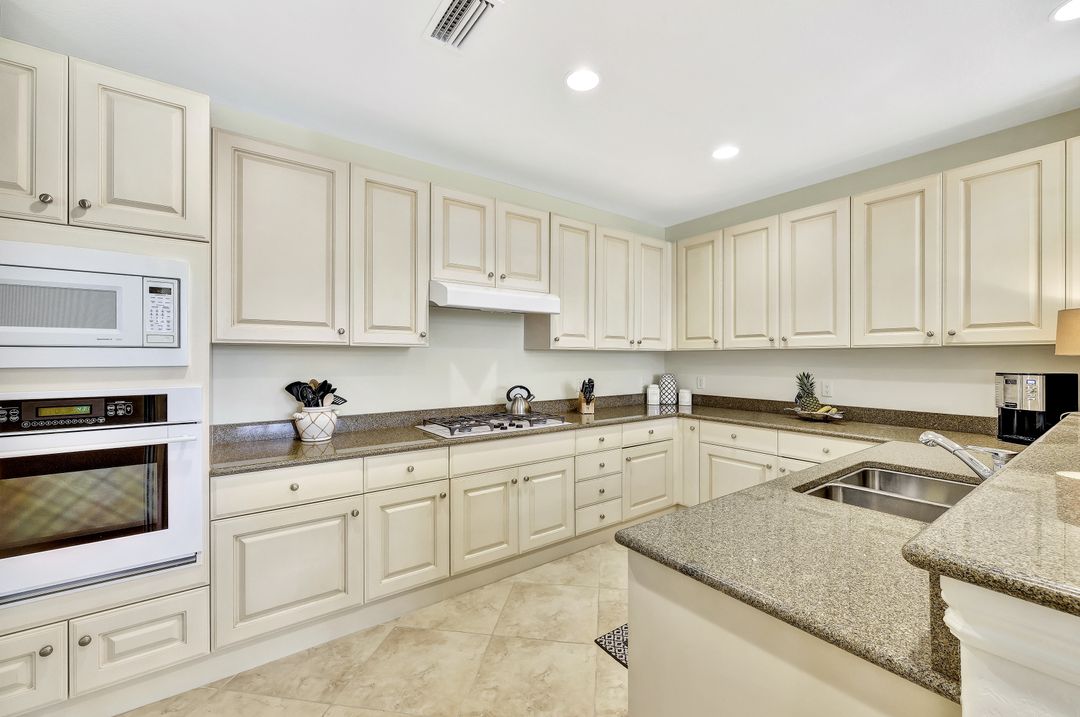 2713 Callista Ct #103, Naples, FL 34114