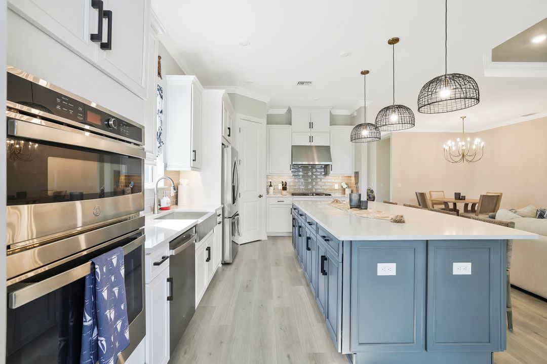 15804 Derna St, Naples, FL 34114