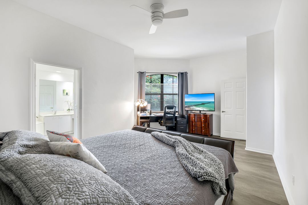 178 Vintage Cir # M-202, Naples, FL 34119