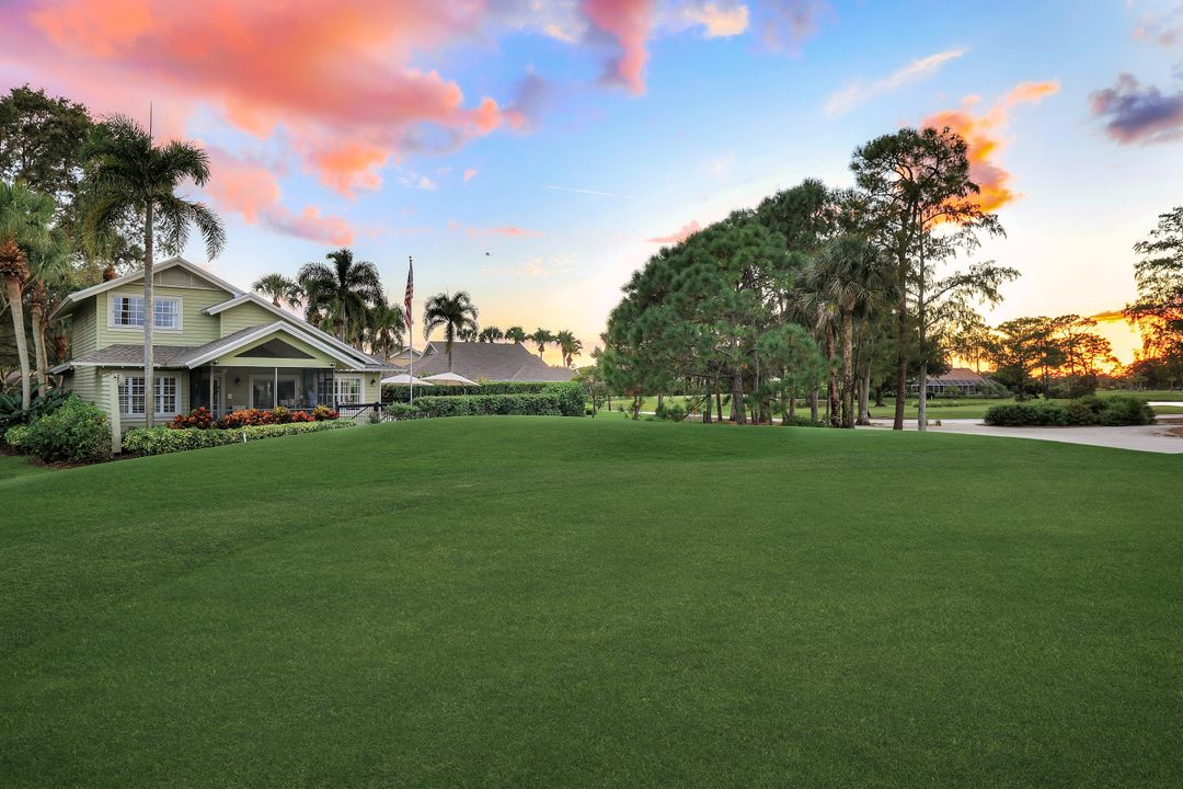 28 Golf Cottage Dr, Naples, FL 34105