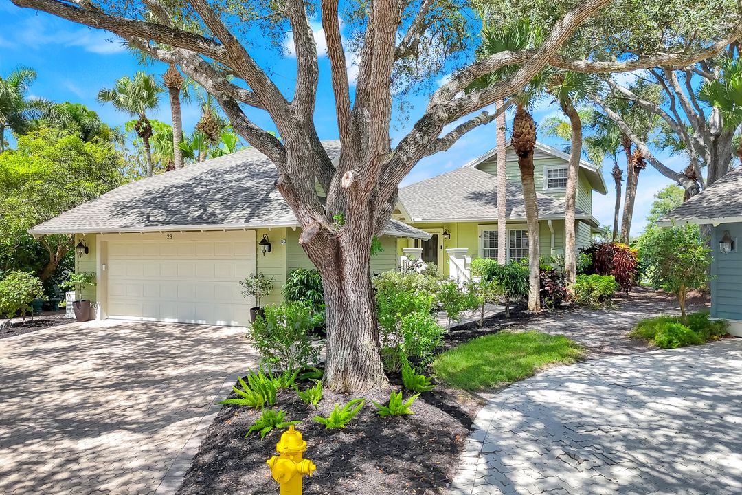 28 Golf Cottage Dr, Naples, FL 34105