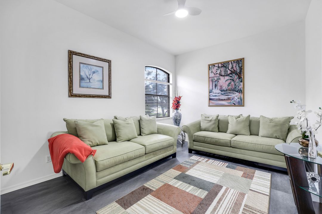 178 Vintage Cir # M-202, Naples, FL 34119