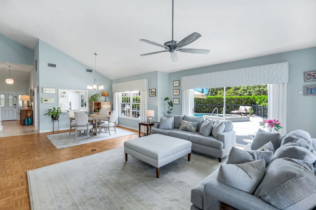 28 Golf Cottage Dr, Naples, FL 34105