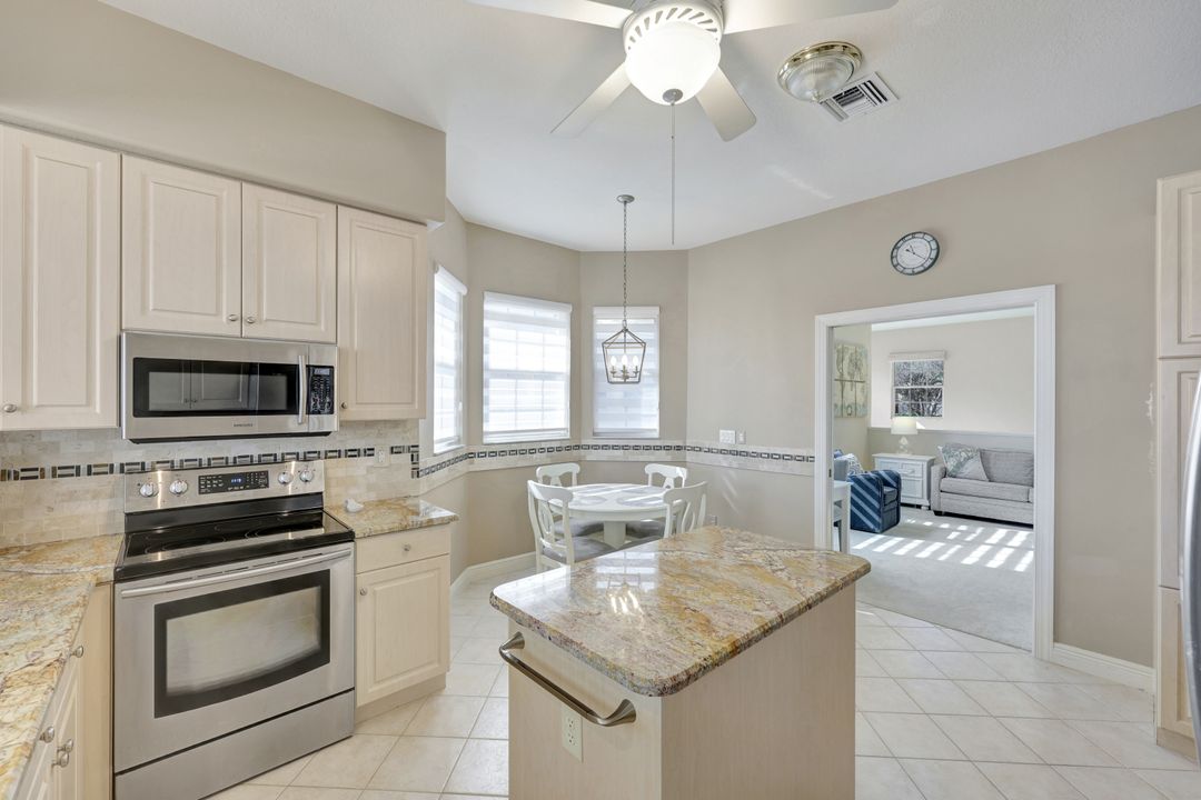 689 Vintage Reserve Cir #15D, Naples, FL 34119