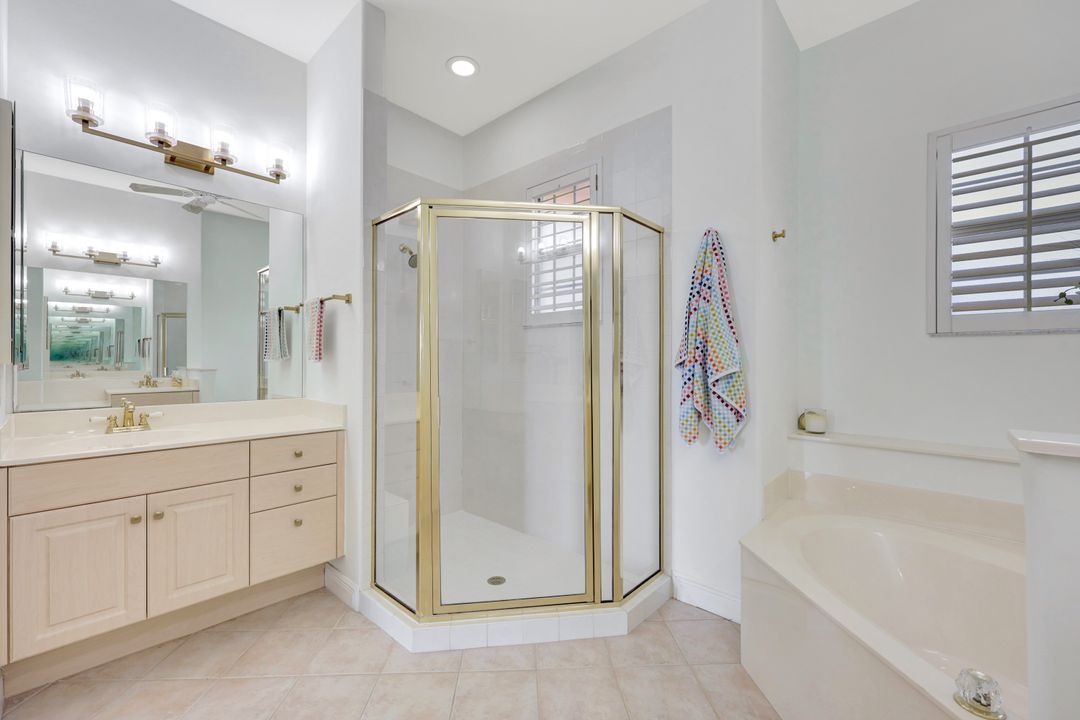 689 Vintage Reserve Cir #15D, Naples, FL 34119