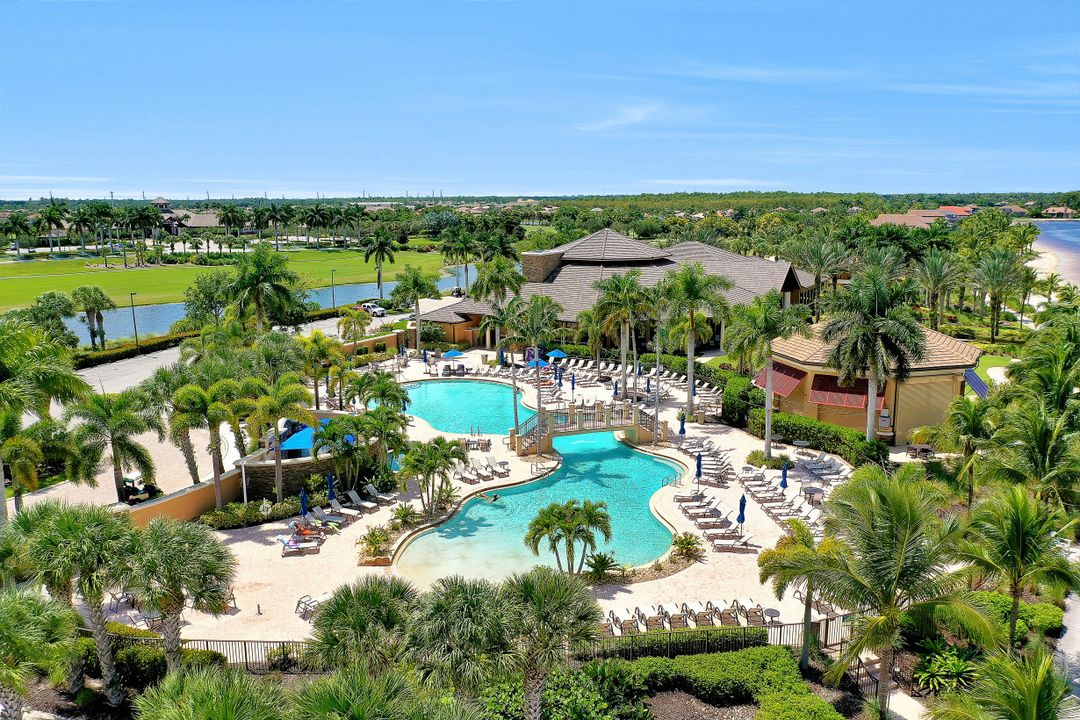 8761 Hideaway Harbor Ct, Naples, FL 34120