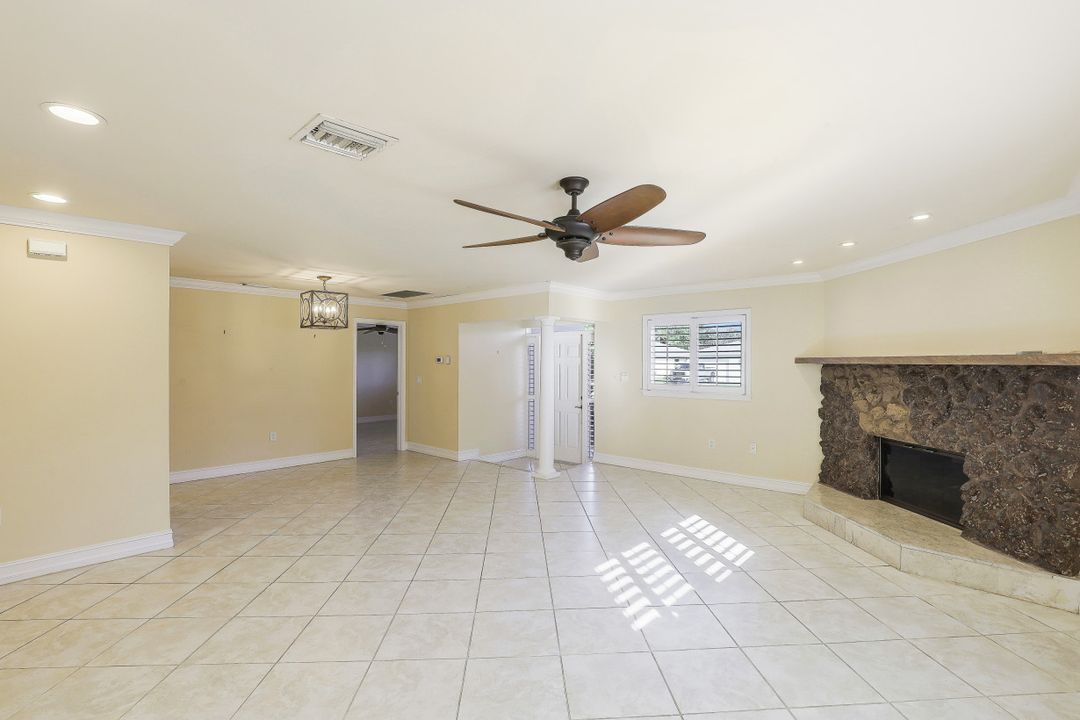 710 95th Ave N, Naples, FL 34108