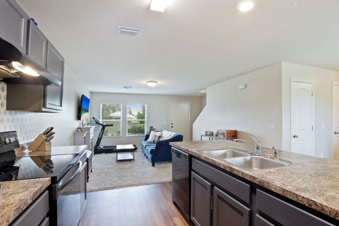 1926 NW 22nd Ave, Cape Coral, FL 33993