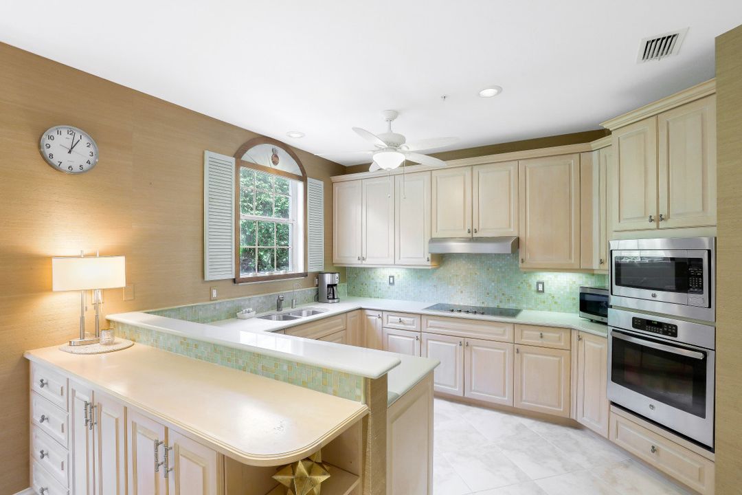141 Colonade Cir #141, Naples, FL 34103
