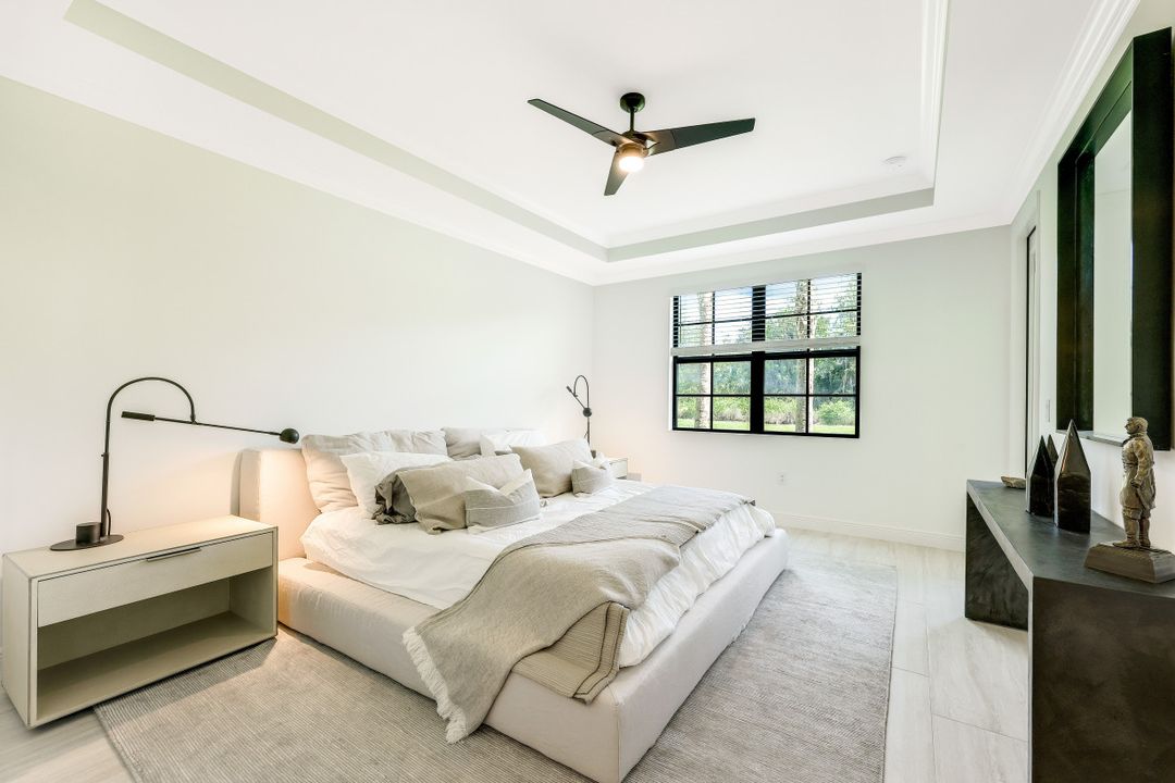 16348 Viansa Wy, Naples, FL 34110