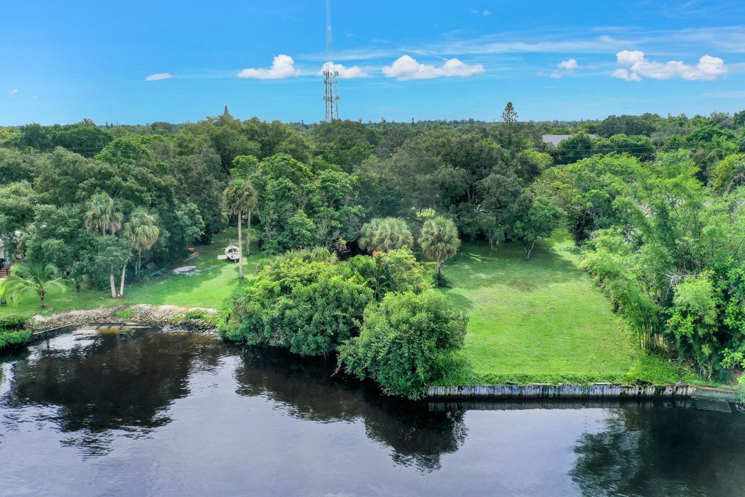 3367 E Riverside Dr, Fort Myers, FL 33916