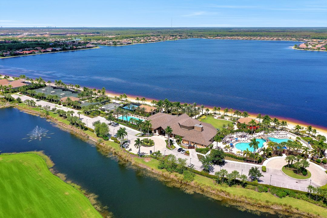 8806 Spinner Cove Ln, Naples, FL 34120