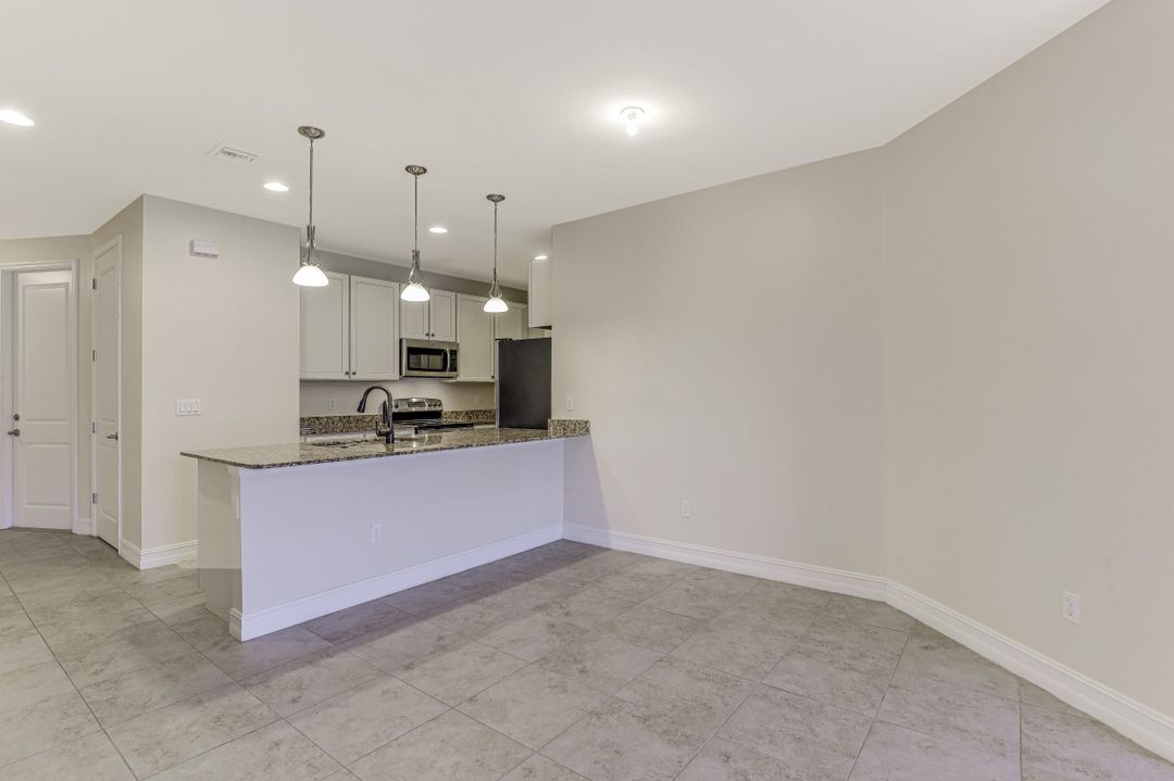 7754 Bristol Cir, Naples, FL 34120