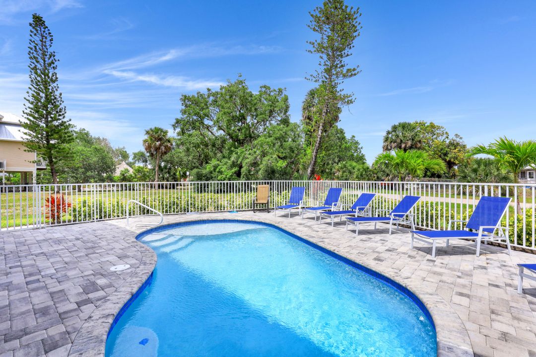 816 San Carlos Dr, Fort Myers Beach, FL 33931