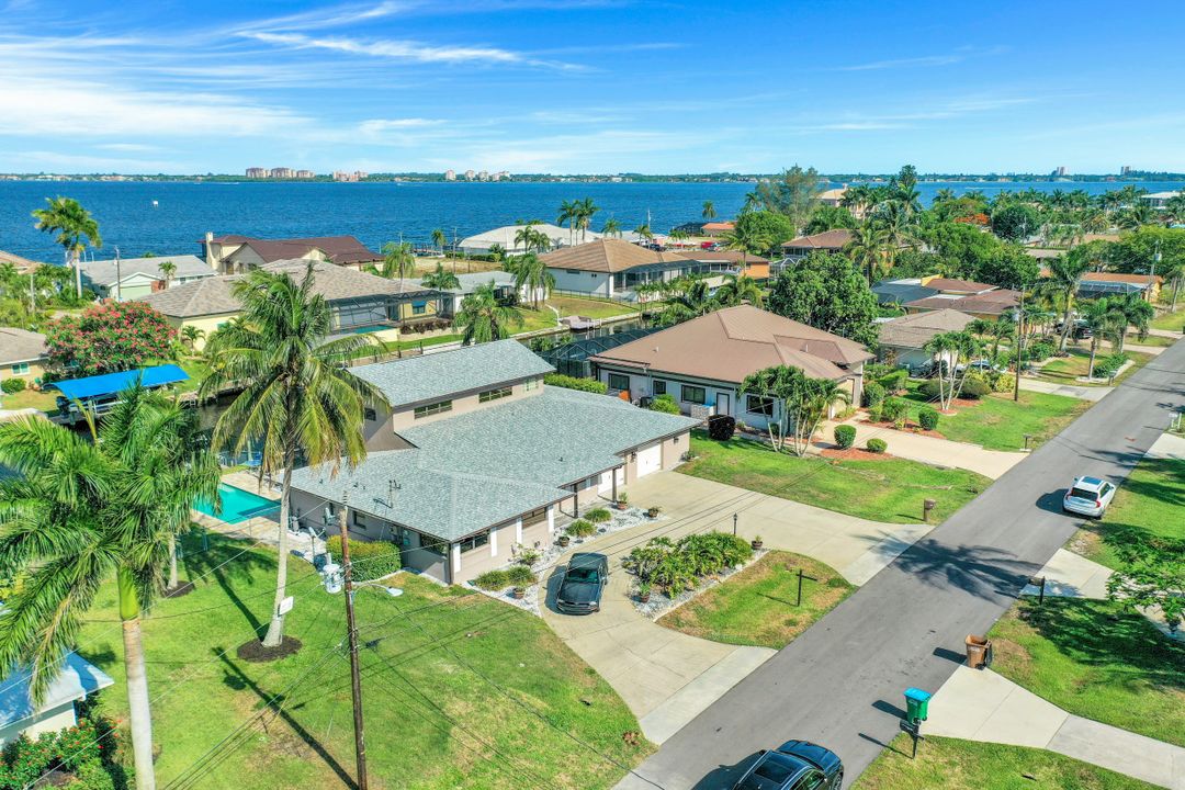 5811 SW 1st Pl, Cape Coral, FL 33914