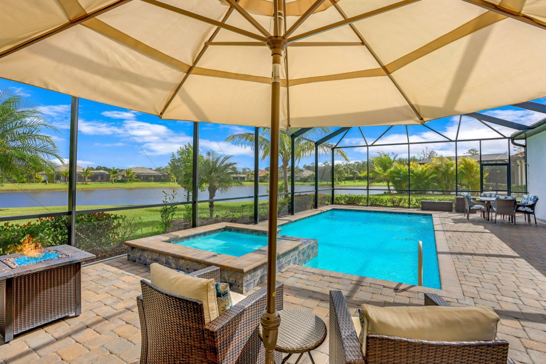 2067 Antigua Ln, Naples, FL 34120