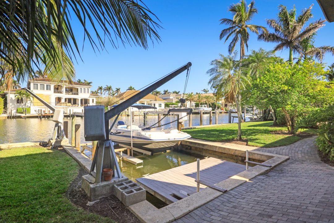 1935 5th St S, Naples, FL 34102