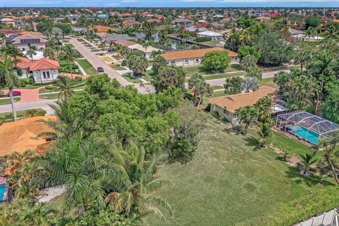 138 Greenbrier St, Marco Island, FL 34145