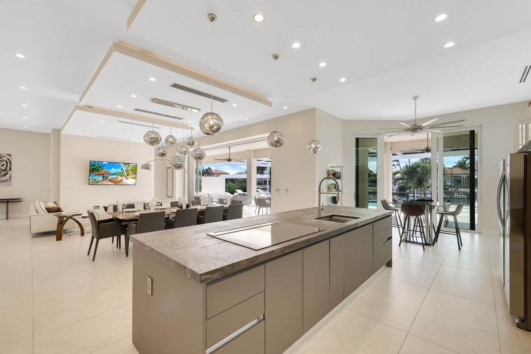 5084 Sorrento Ct, Cape Coral, FL 33904