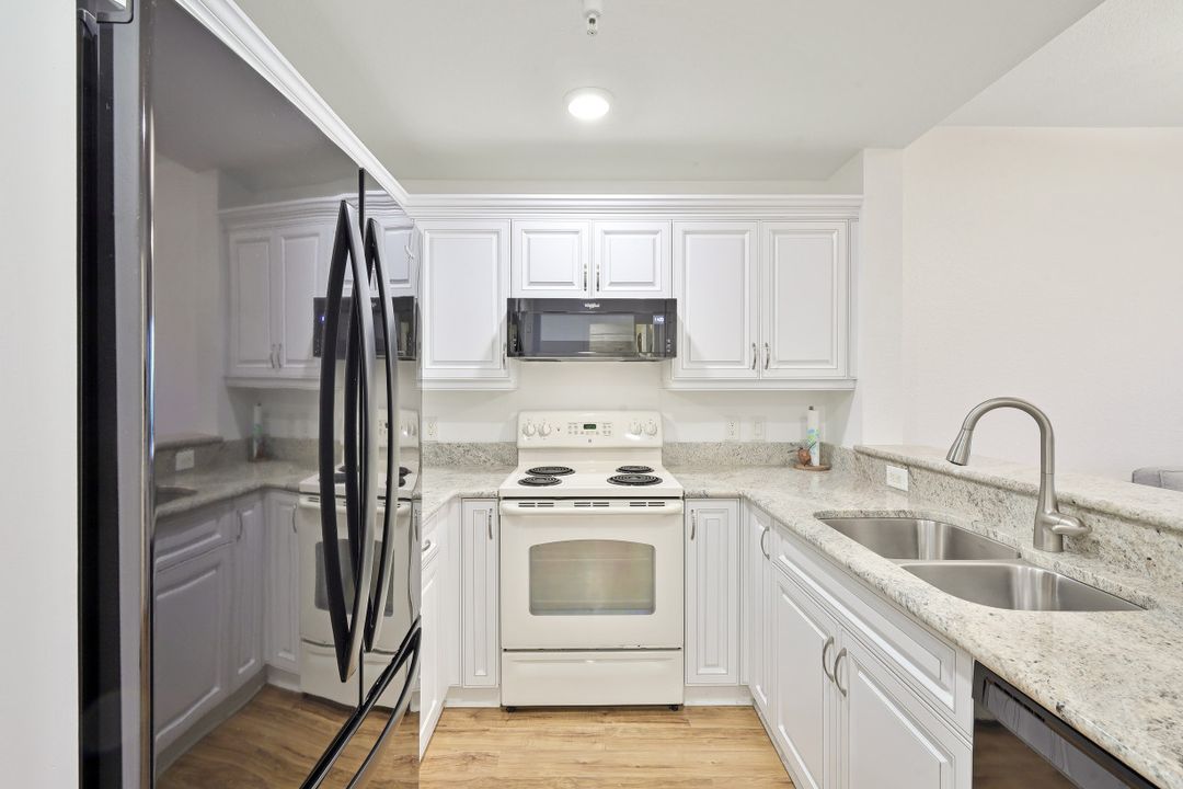 4520 Botanical Pl Cir #203, Naples, FL 34112