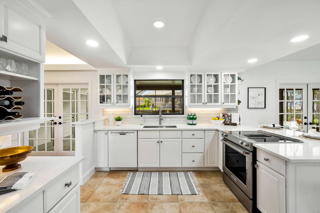 438 Lagoon Ave, Naples, FL 34108