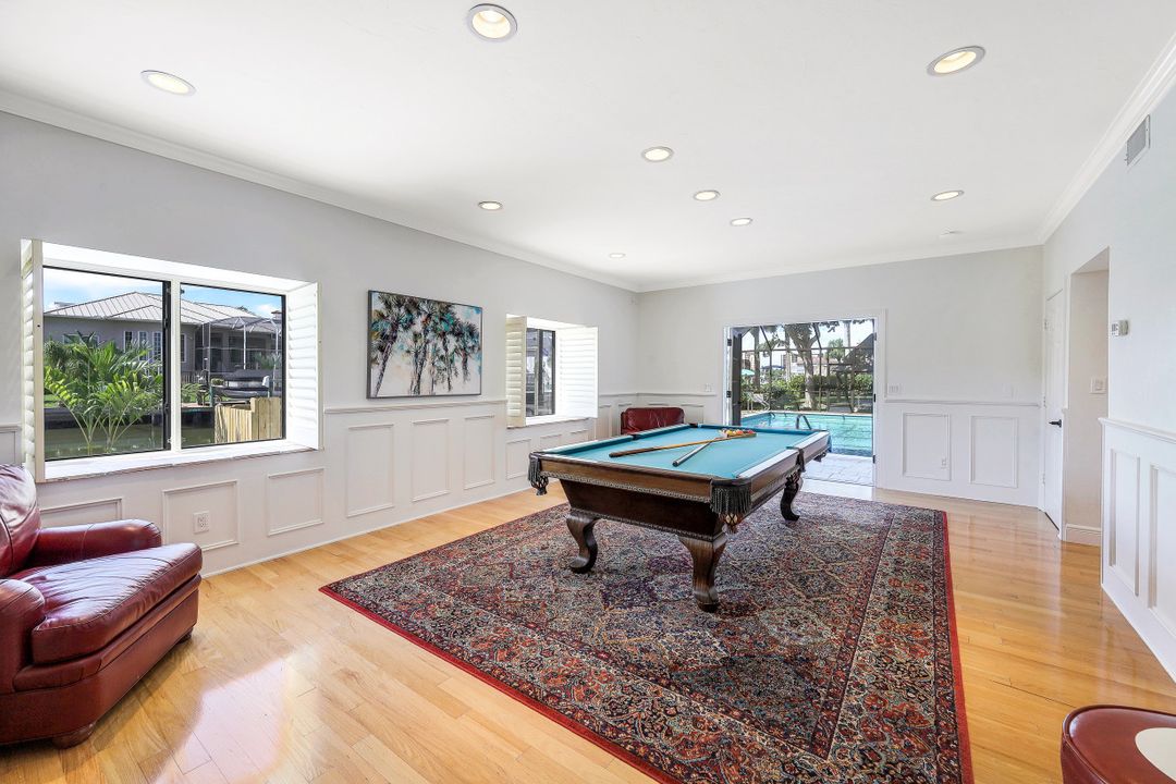 438 Lagoon Ave, Naples, FL 34108