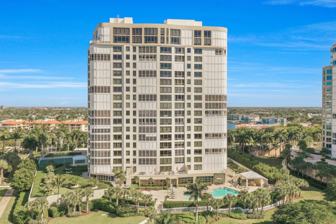 4201 Gulf Shore Blvd N #302, Naples, FL 34103