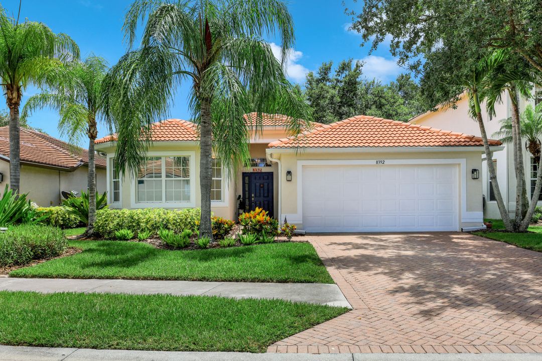 8392 Laurel Lakes Blvd, Naples, FL 34119