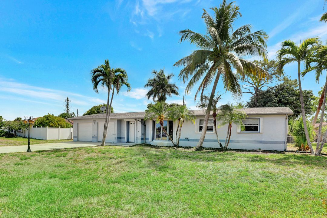 4656 Capri Dr, Naples, FL 34103