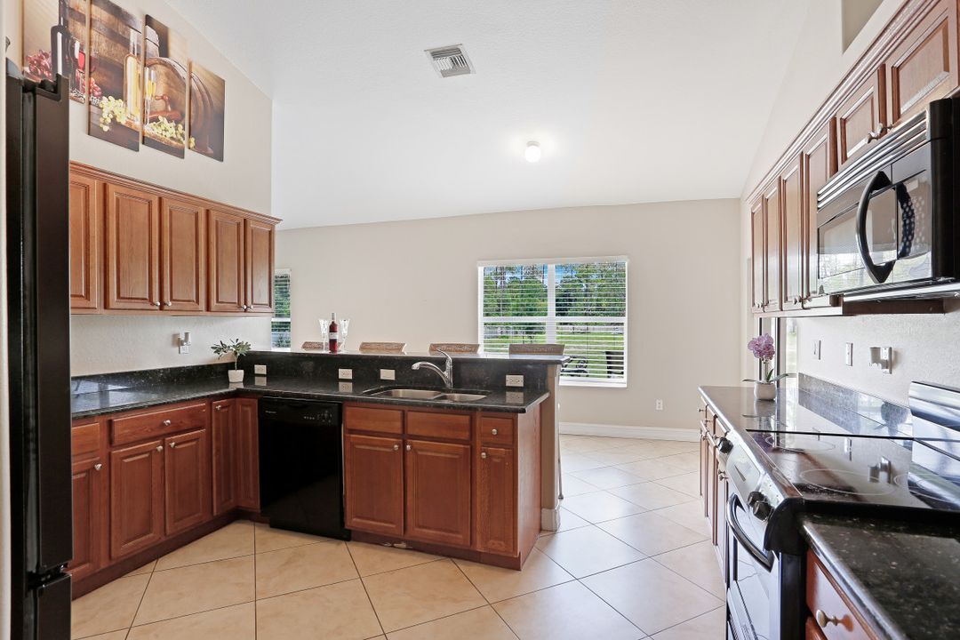 1462 Everglades Blvd N, Naples, FL 34120