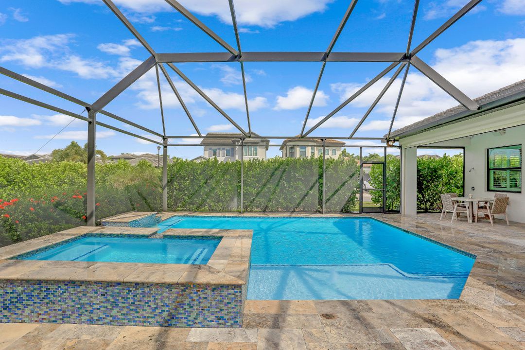 10030 Florence Cir, Naples, FL 34119