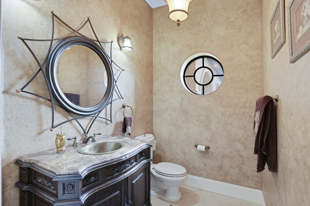 3645 7th Ave NW, Naples, FL 34120