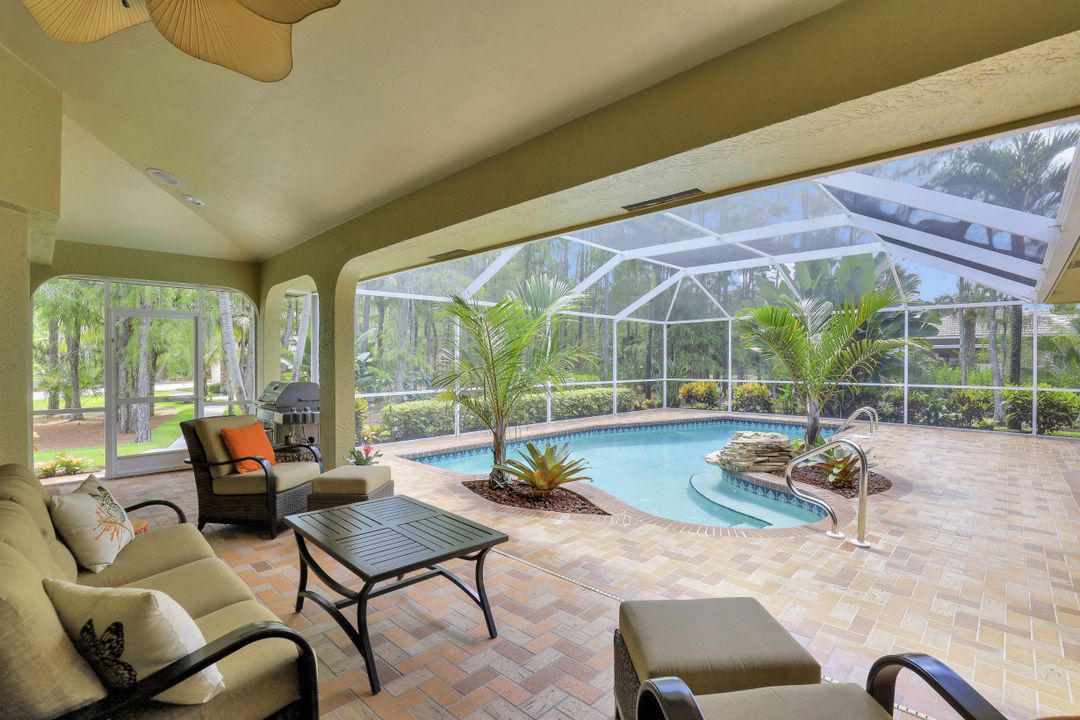 940 Oakes Blvd, Naples, FL 34119