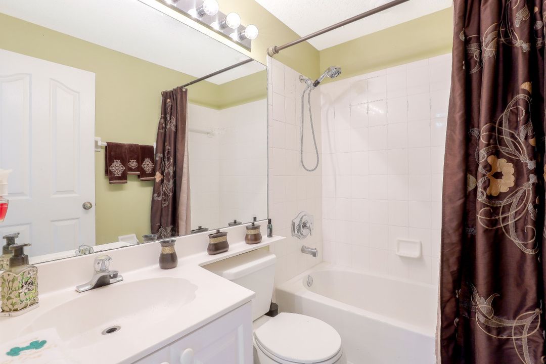 9060 Michael Cir #411, Naples, FL 34113